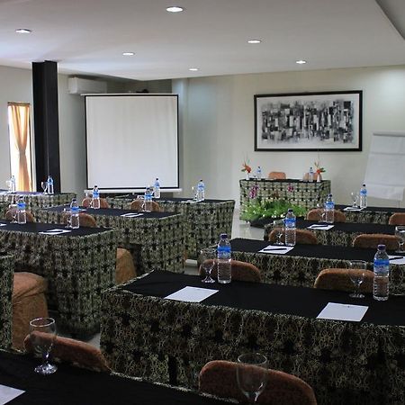 מלון Bumi Cikeas Sentul בוגור מראה חיצוני תמונה