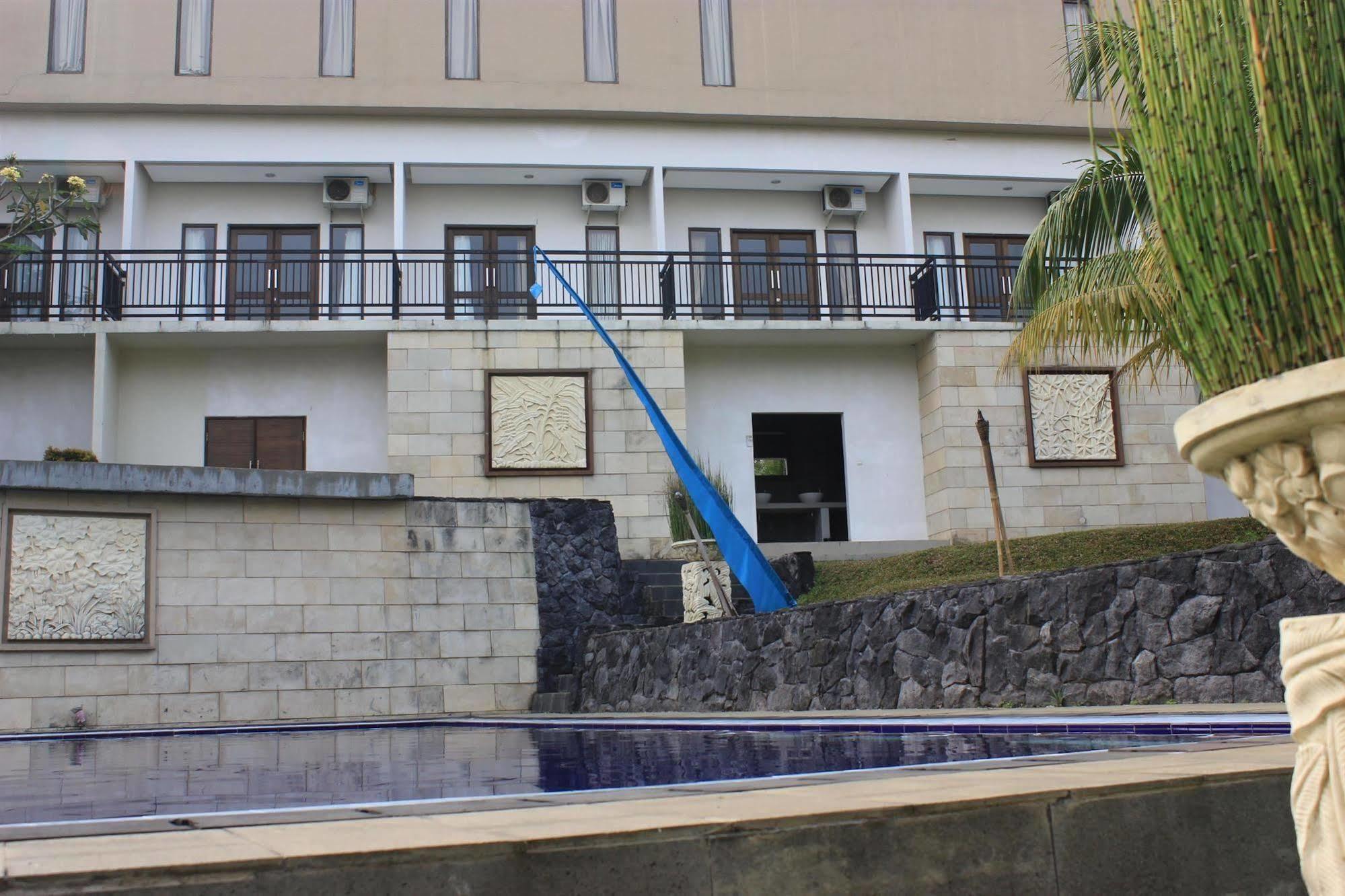 מלון Bumi Cikeas Sentul בוגור מראה חיצוני תמונה